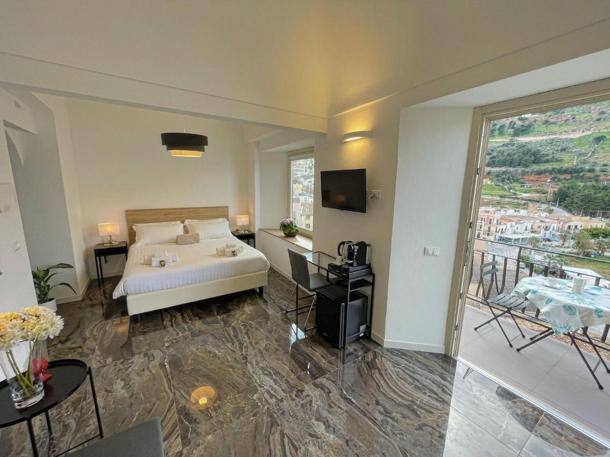 Suite Altamarea "Sea View Studios" Castellammare del Golfo Kültér fotó